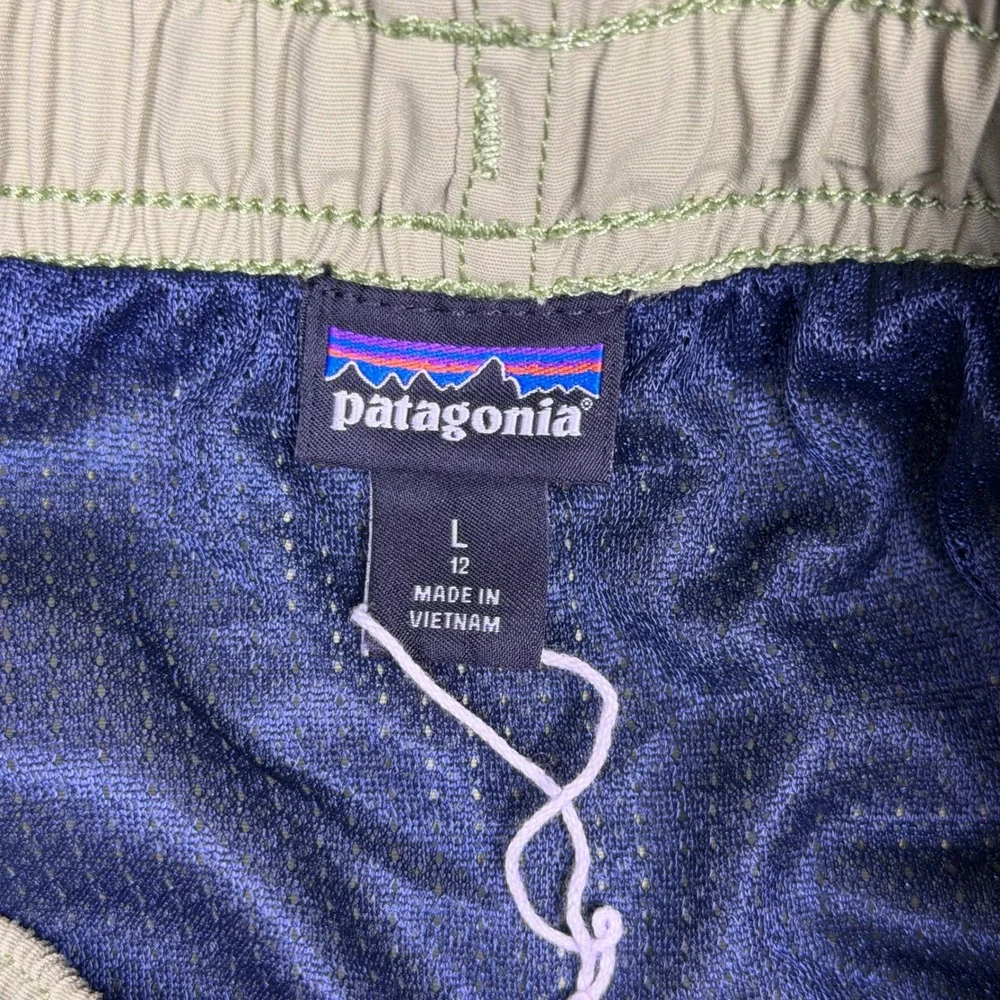 Patagonia Kids Baggies Shorts L 12 Tan Khaki Nylon Mesh Lined
